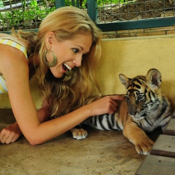 Meet your Posher, Emily - Picture 4 of 7